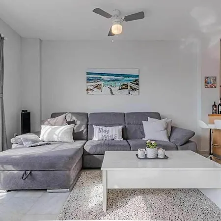 797holidayrentals- En Torremuelle Con Terraza Y Piscina *